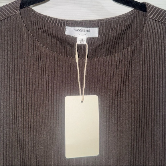 Elegant Brown Sleeveless Dress - Picture 2 of 3